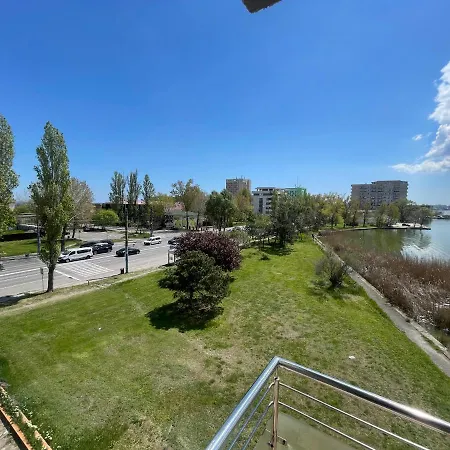Tania Lake Apartments Mamaia Exterior photo